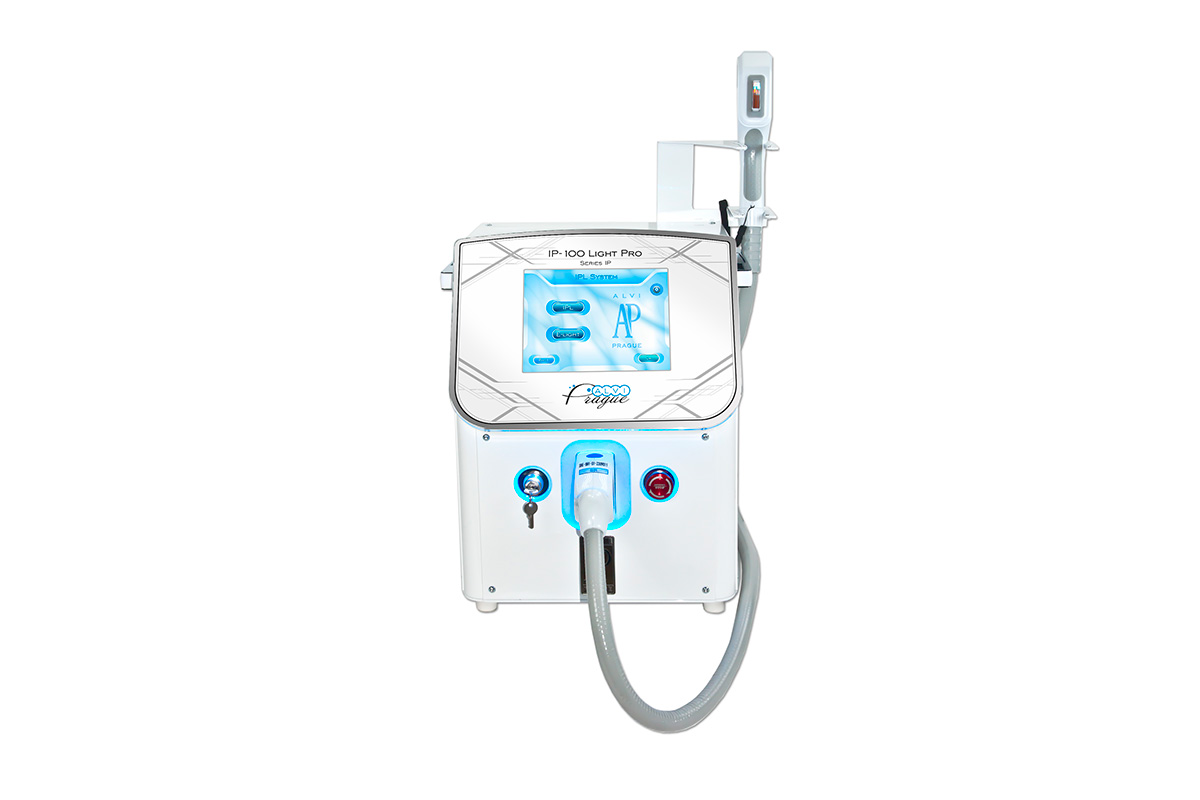 Высокий уровень комфорта оператора профессионального ipl аппарата IP-100 light pro